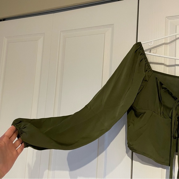 NEW PacSun LA Hearts Tie Front Satin Long Sleeve Top Size Small Blouse Green - Picture 7 of 7